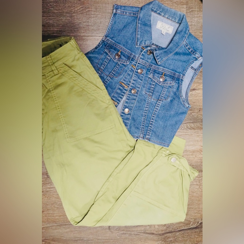Green cargo pants